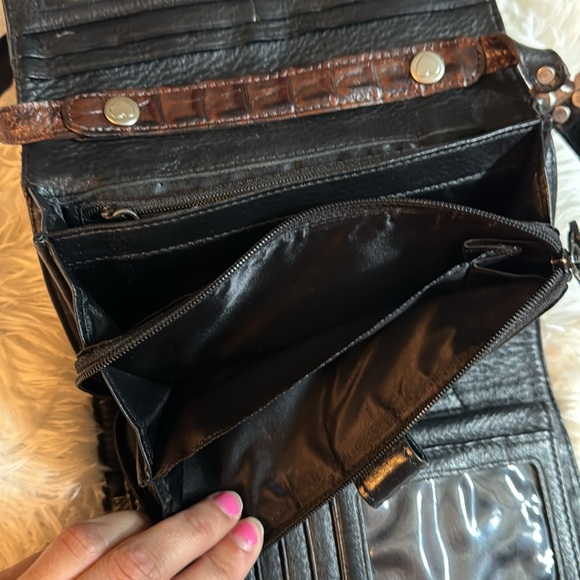 Vintage Brighton Crossbody - Picture 4 of 9